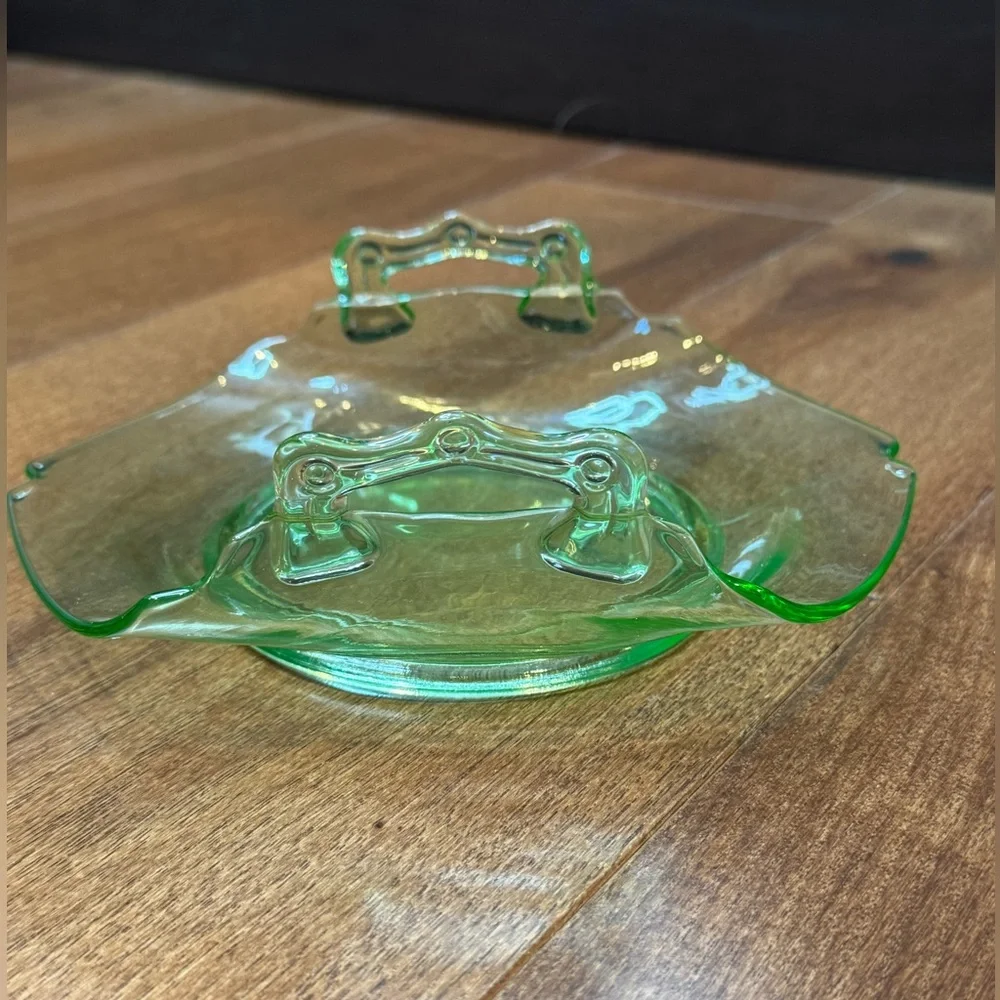 L.E. Smith Mt. Pleasant Green Uranium Glass Bonbon Dish